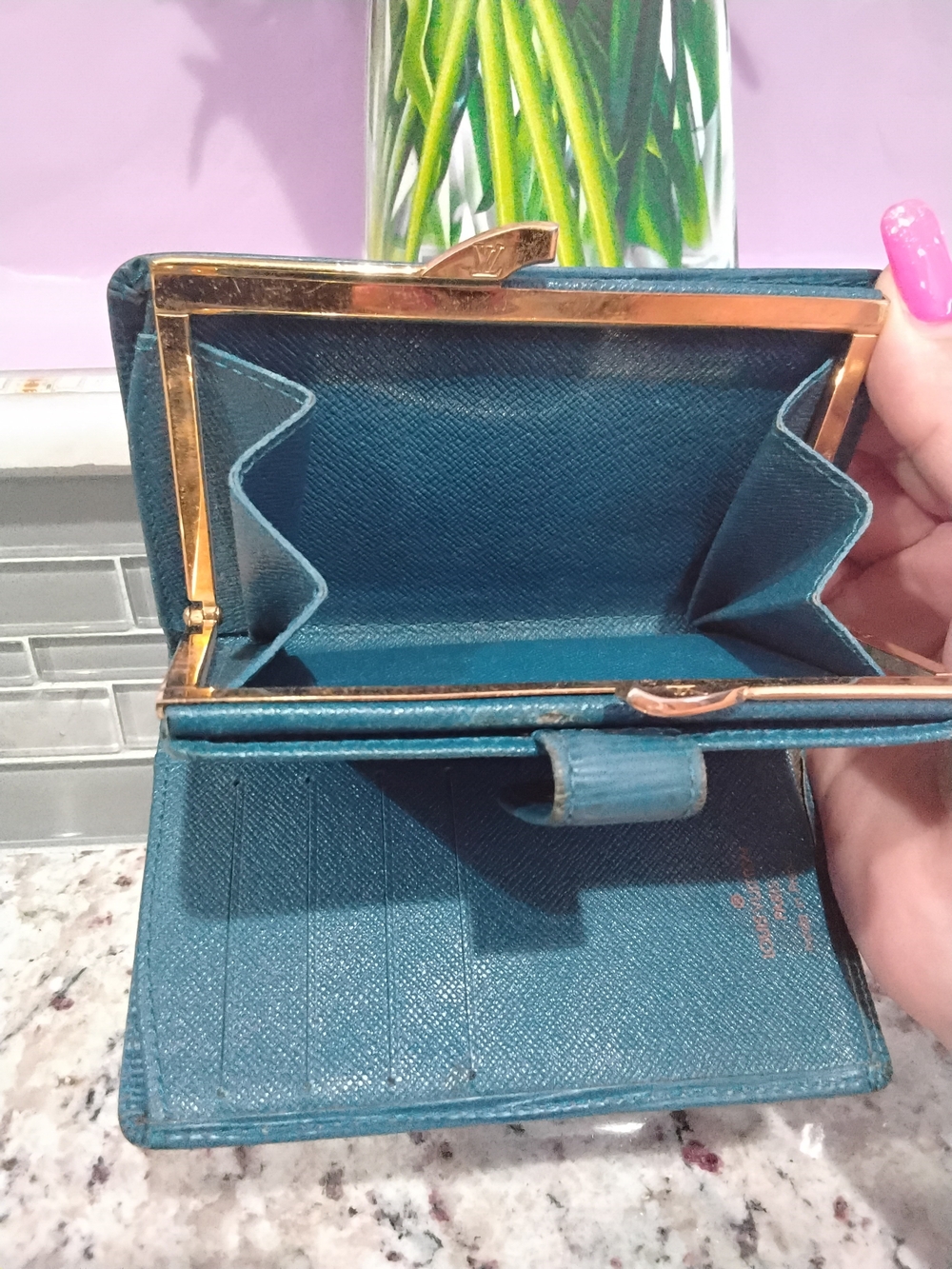 Louis Vuitton Vintage Epi Kiss Lock Wallet - Picture 8 of 17